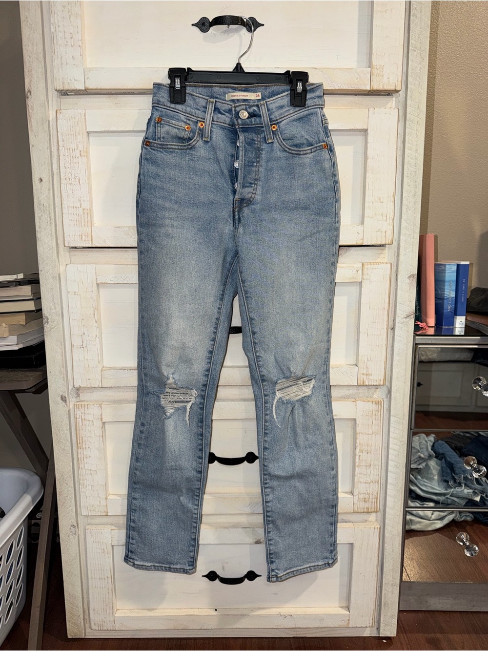 Levi’s wedgie straight Light Wash Distressed High-Rise Jeans size 24
